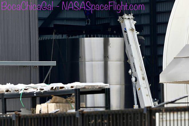 SpaceX 首个轨道级超级重型助推器 B4 完工在即